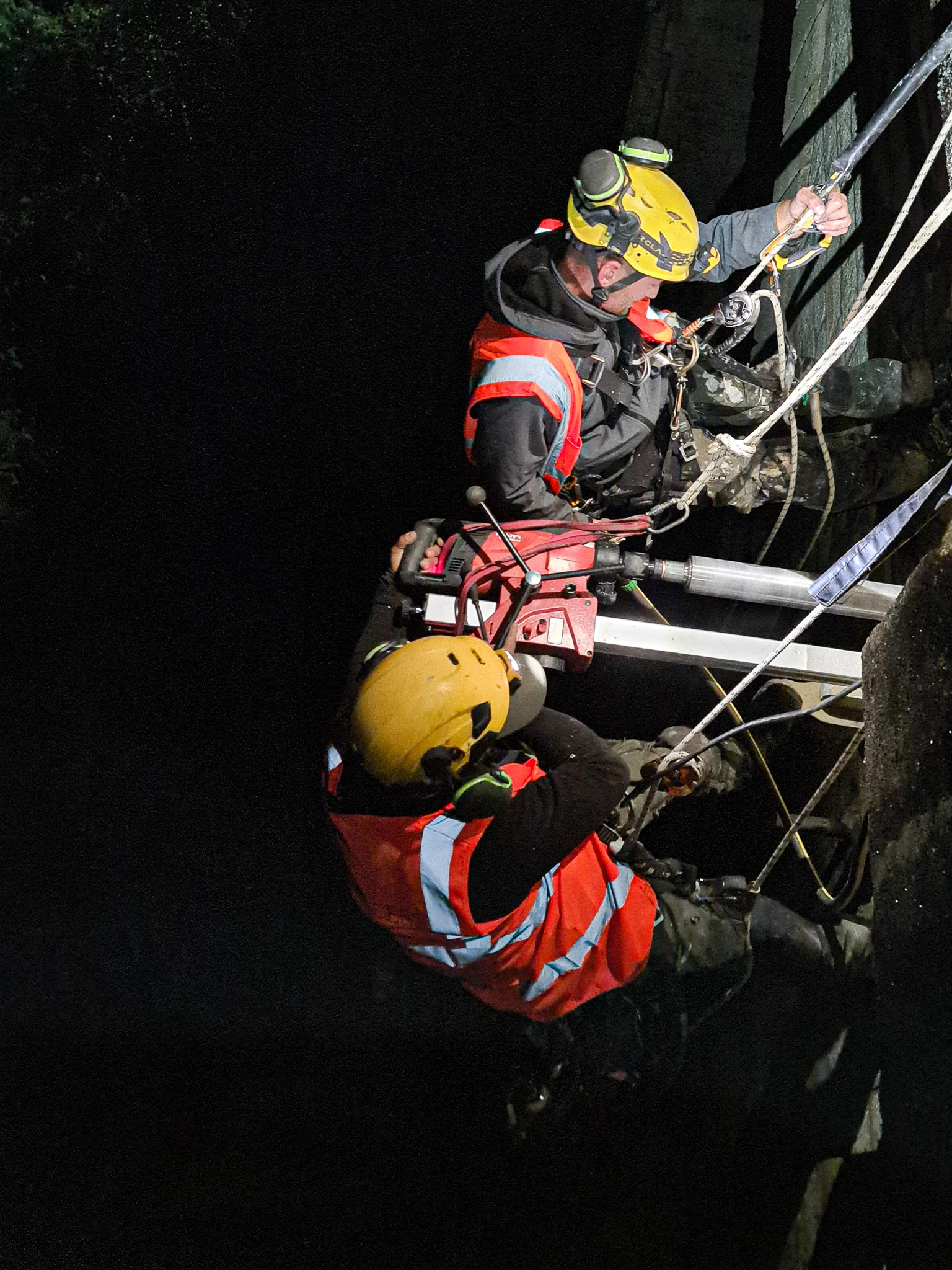 Intervention de cordistes MS Access pour des carottes et des trains chez ETANDEX à Le Palais sur Vienne (bâtiment) – 1